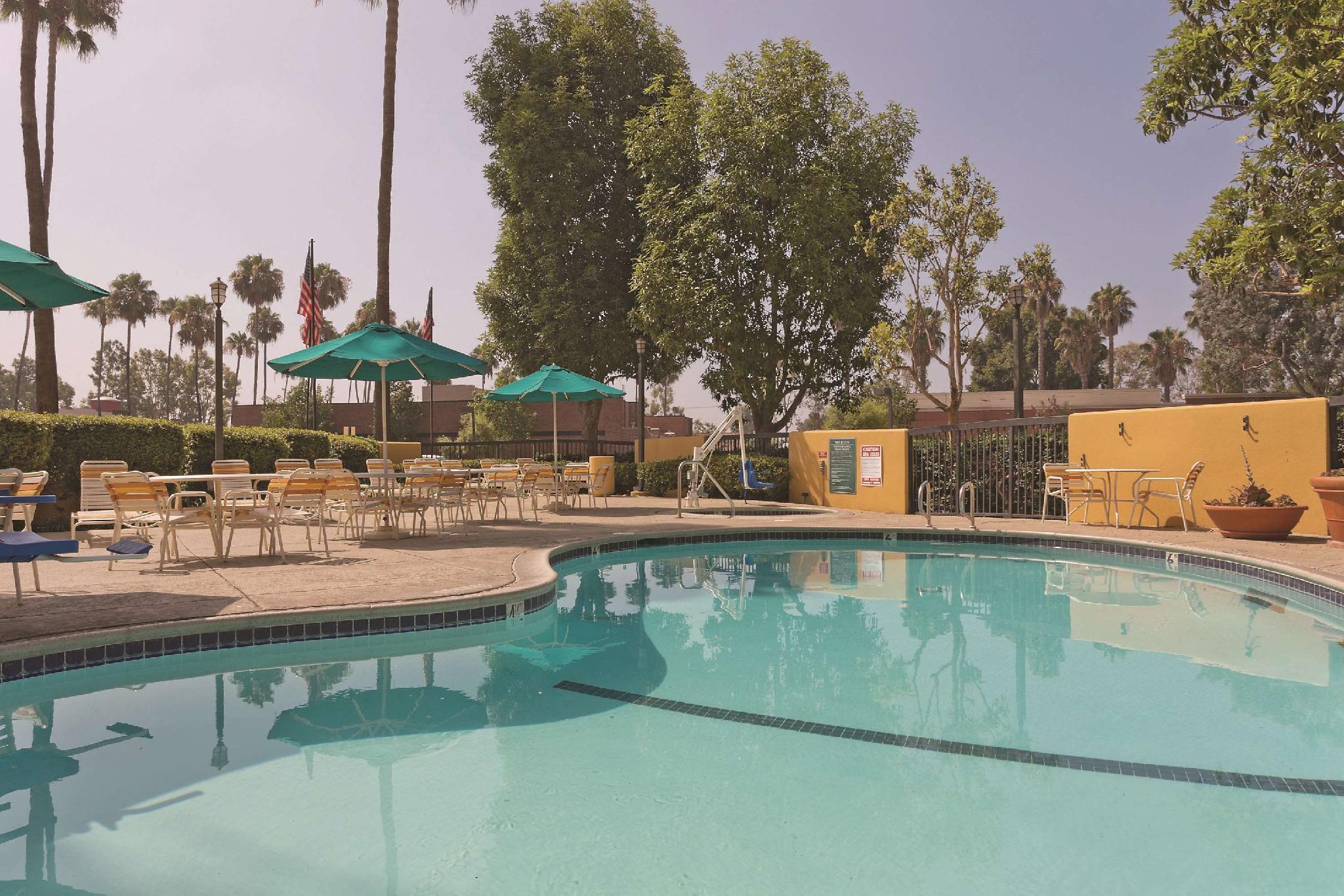 La Quinta By Wyndham Buena Park Hotel La Palma Ngoại thất bức ảnh